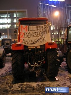 A képre kattintva további fotókat tekinthet meg a tüntetésről